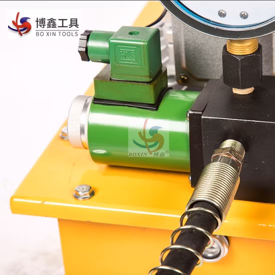 Macchina per la lavorazione di sbarre idrauliche per utensili di piegatura e punzonatura portatile